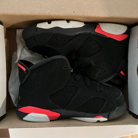 COPY - Infant Jordan 6 Retro Sneakers - Picture 1 of 4